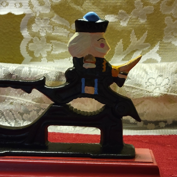 Vtg Nutcracker Revolutionary War Soldier Cast Iron Nut Cracker - Picture 4 of 8
